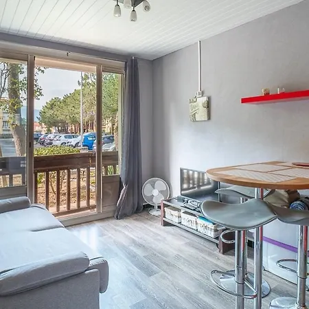 100m De La Apartamento